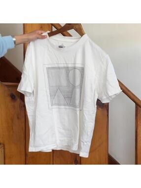Sprzny uniqlo for moms white graphic tee Size S
